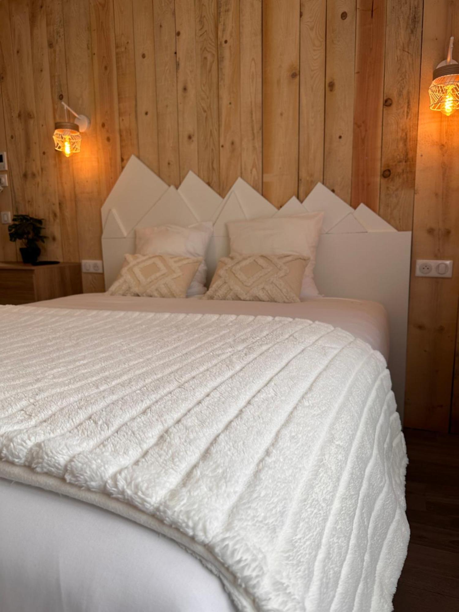 Auberge Du Vieux Lanas Logis Hotel Restaurant Zewnętrze zdjęcie