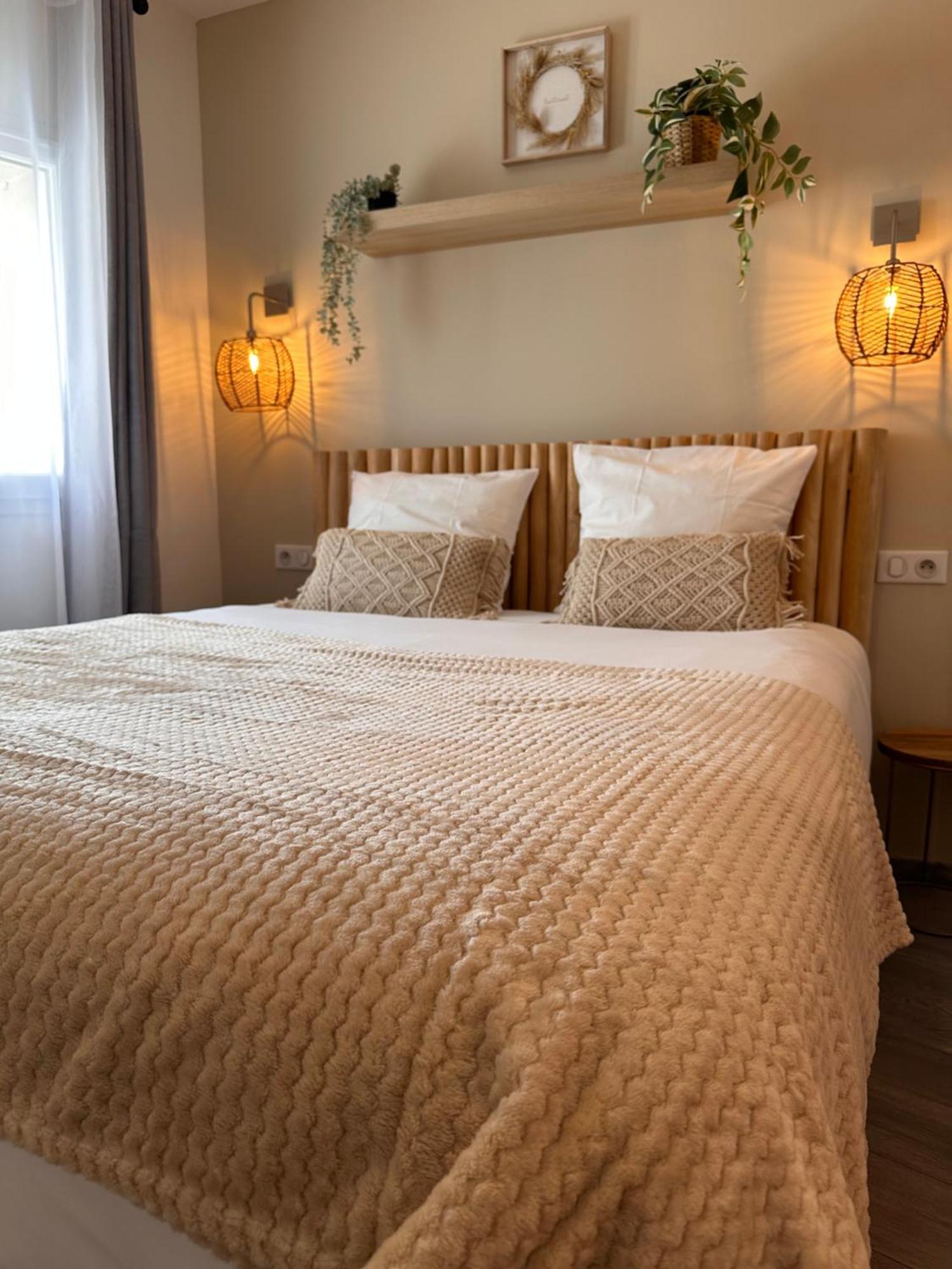Auberge Du Vieux Lanas Logis Hotel Restaurant Zewnętrze zdjęcie