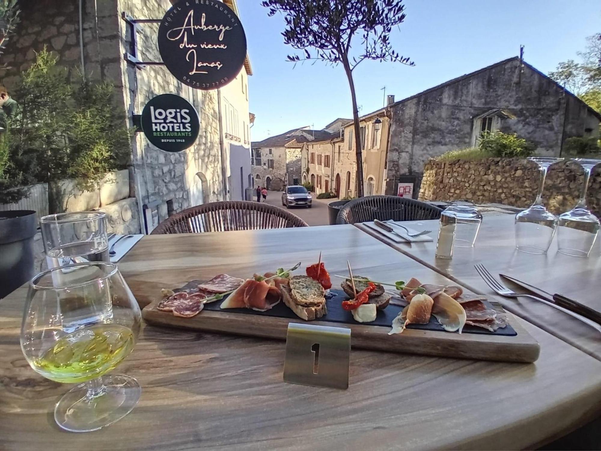 Auberge Du Vieux Lanas Logis Hotel Restaurant Zewnętrze zdjęcie